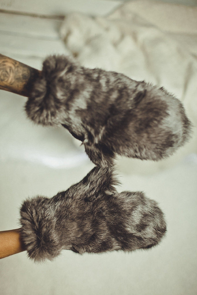 Rabbit Fur Mittens (Black) – Forestfox Fur Atelier