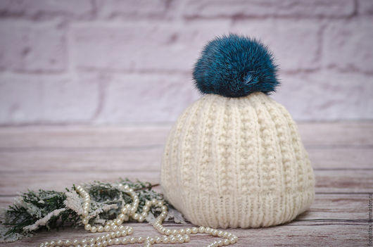 pom pom rabbit fur in blue