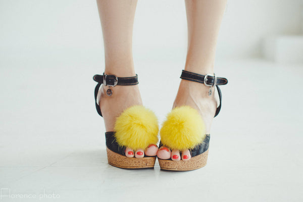 yellow fur shoe clip