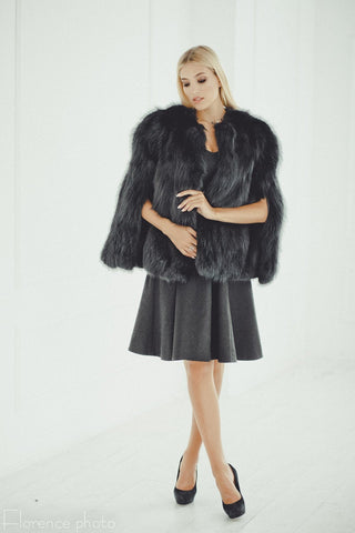 cape in black for girls in fur