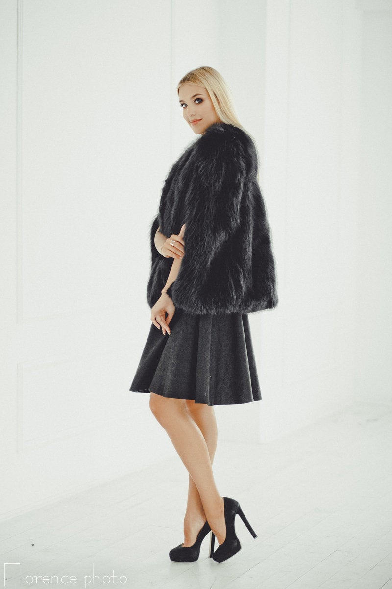 cape ladies in fur 